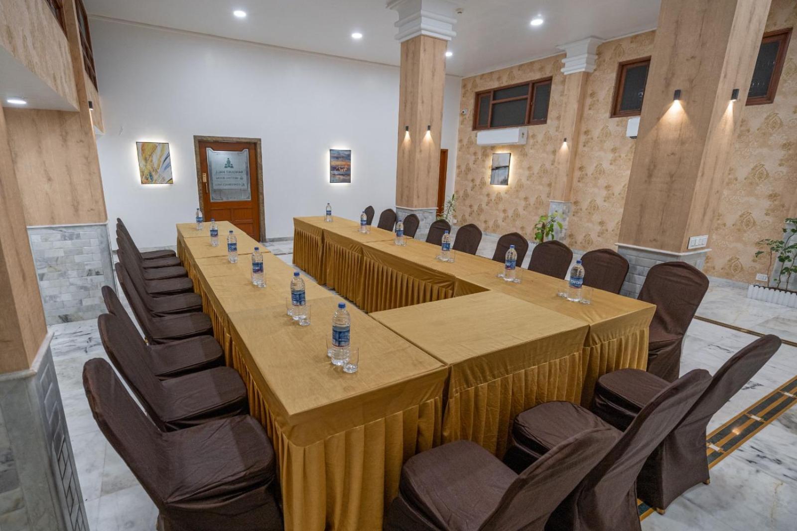 Hotel Apex สุรัต ภายนอก รูปภาพ