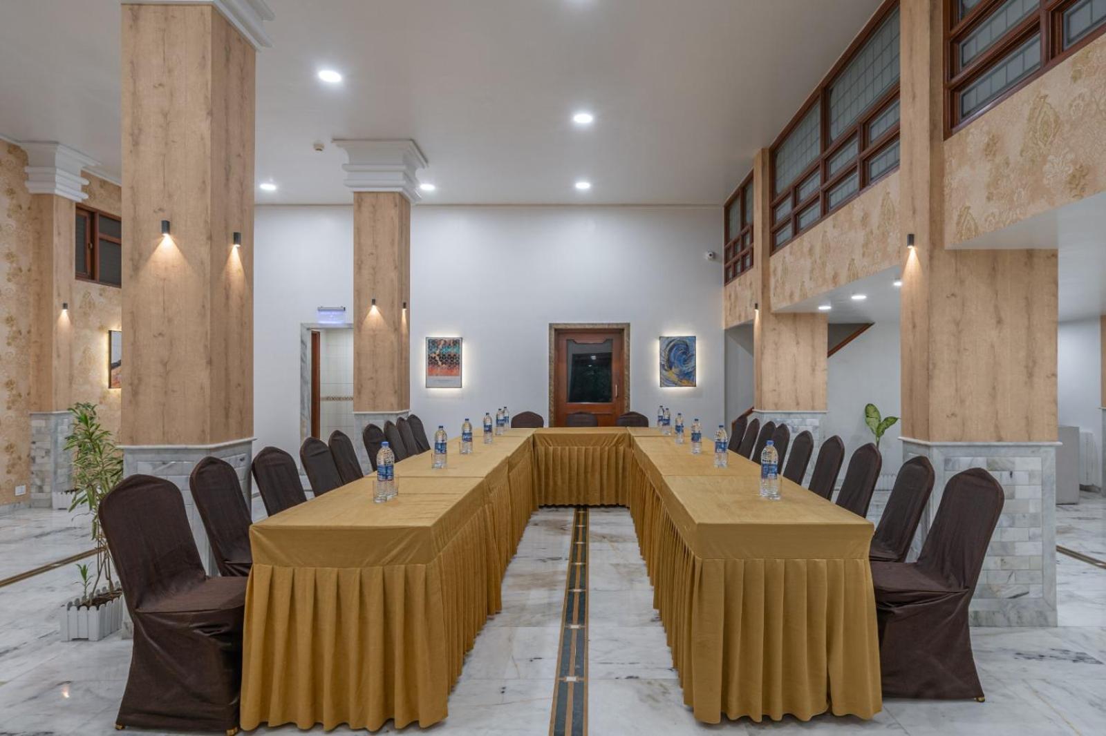 Hotel Apex สุรัต ภายนอก รูปภาพ