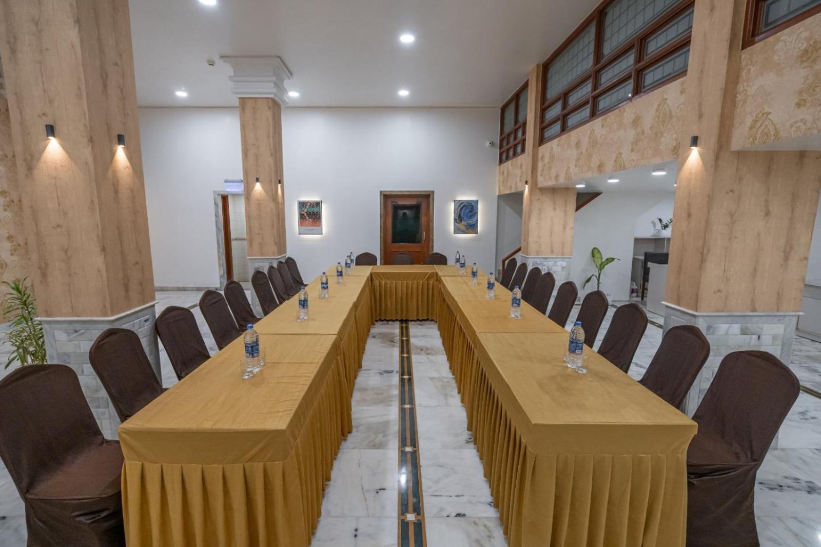 Hotel Apex สุรัต ภายนอก รูปภาพ