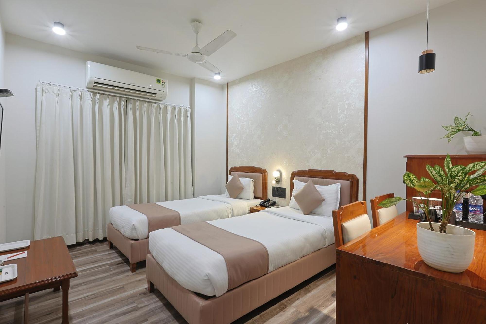 Hotel Apex สุรัต ภายนอก รูปภาพ