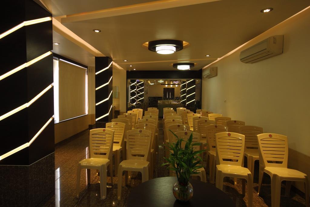 Hotel Apex สุรัต ภายนอก รูปภาพ
